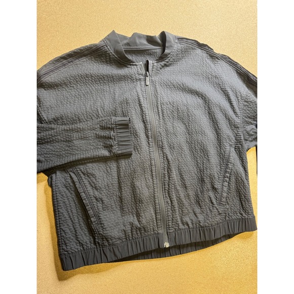 Lululemon Textured croped Jacket Black Full Zip Lightweight Women's $89 - Picture 3 of 12